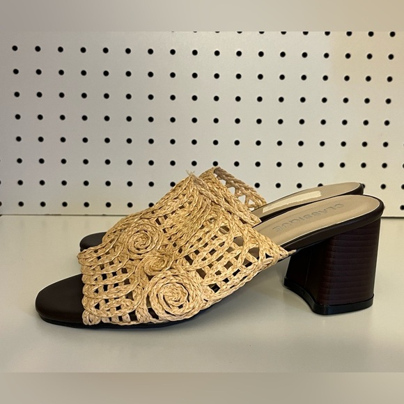 Classique Woven Heeled Sandals - Picture 3 of 15